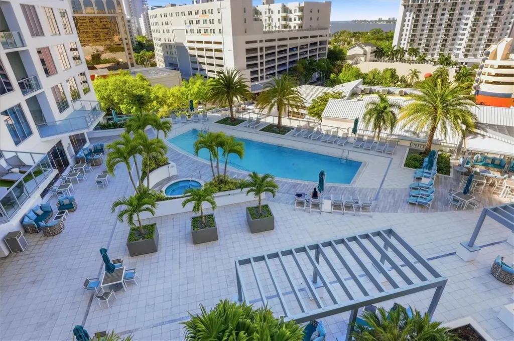 111 S Pineapple Avenue Sarasota FL 34236