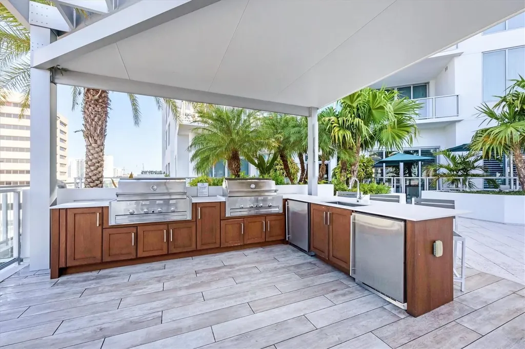 111 S Pineapple Avenue Sarasota FL 34236