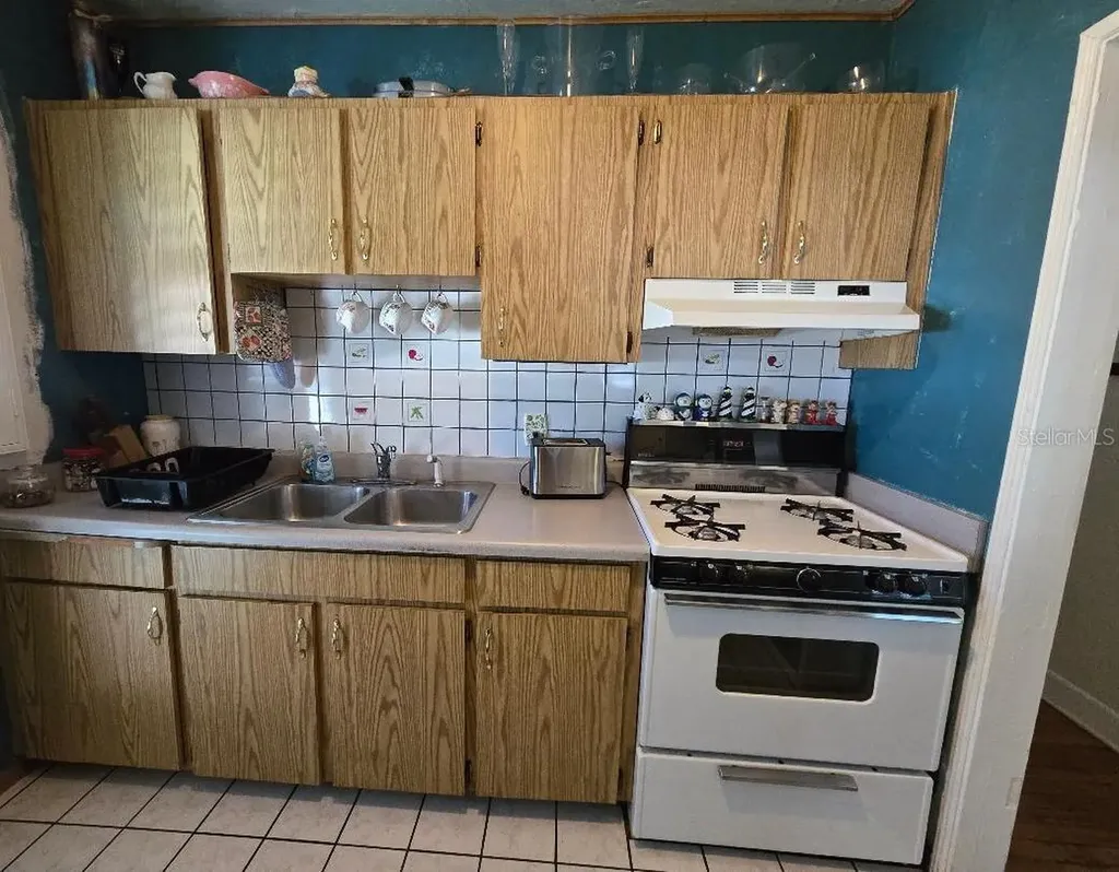 819 W Plymouth Street Tampa FL 33603