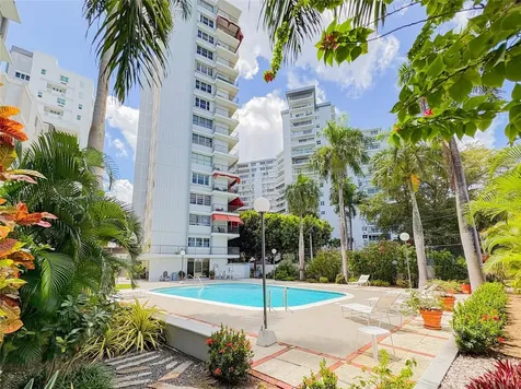 1 Madrid Cond. Lakeshore Miramar PR 00907