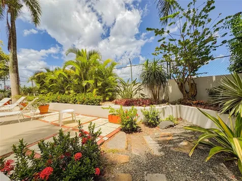 1 Madrid Cond. Lakeshore Miramar PR 00907