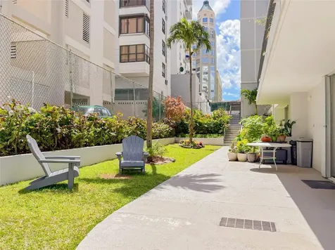 1 Madrid Cond. Lakeshore Miramar PR 00907