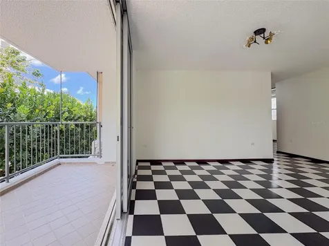 1 Madrid Cond. Lakeshore Miramar PR 00907