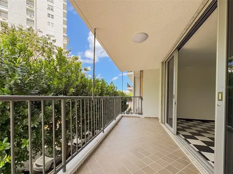 1 Madrid Cond. Lakeshore Miramar PR 00907