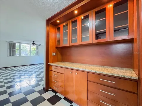 1 Madrid Cond. Lakeshore Miramar PR 00907