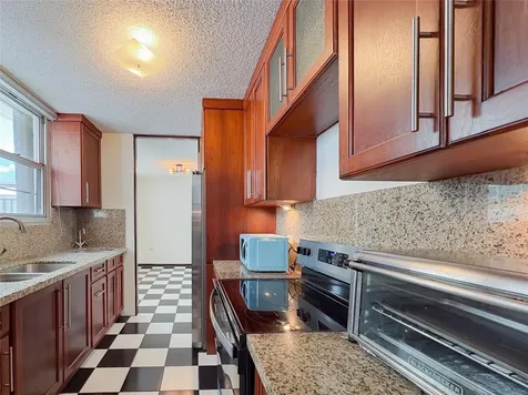 1 Madrid Cond. Lakeshore Miramar PR 00907