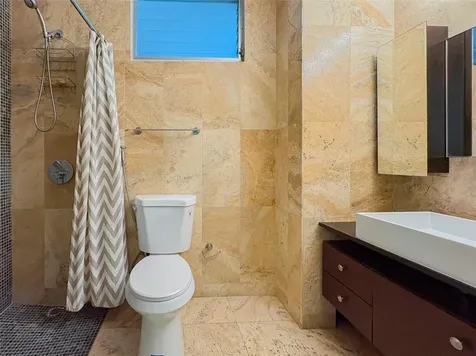 1 Madrid Cond. Lakeshore Miramar PR 00907