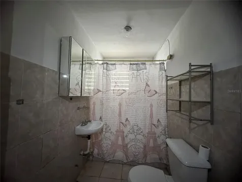 121 Calle Hermandad Interior Guaynabo PR 00965