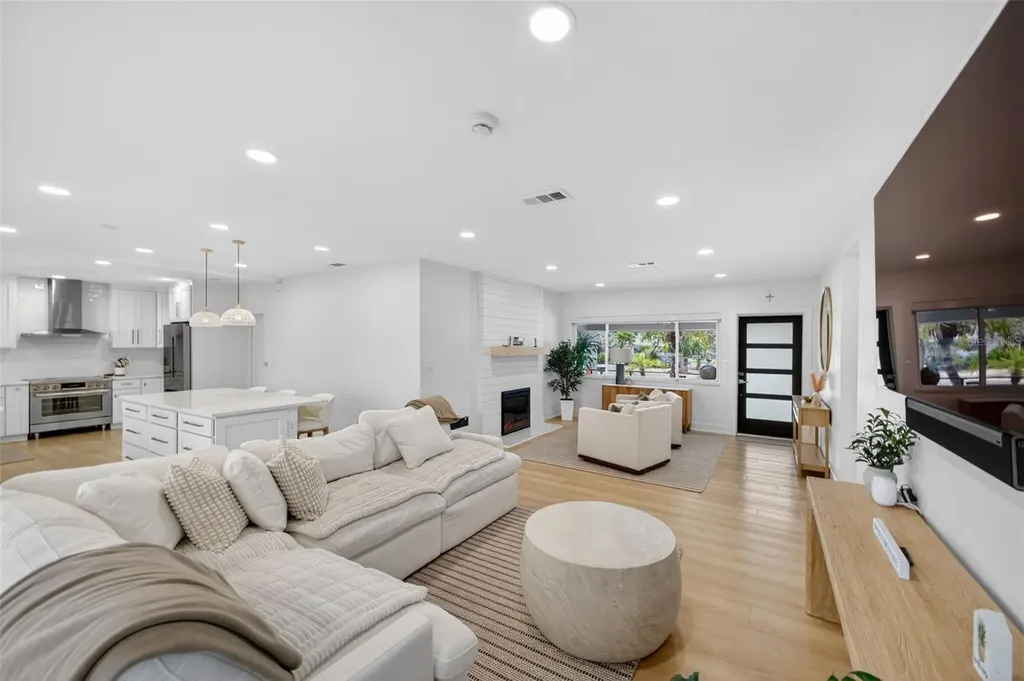 1866 Venetian Point Drive Clearwater FL 33755