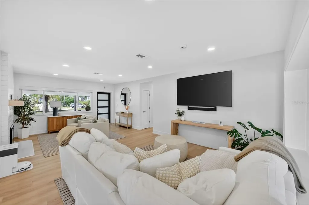 1866 Venetian Point Drive Clearwater FL 33755