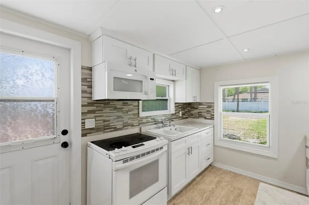3241 Laurel Avenue Clearwater FL 33762
