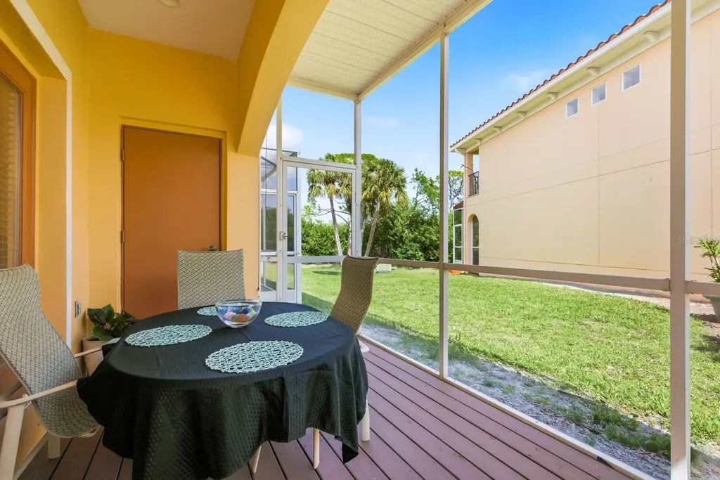 208 Valencia Circle St Petersburg FL 33716