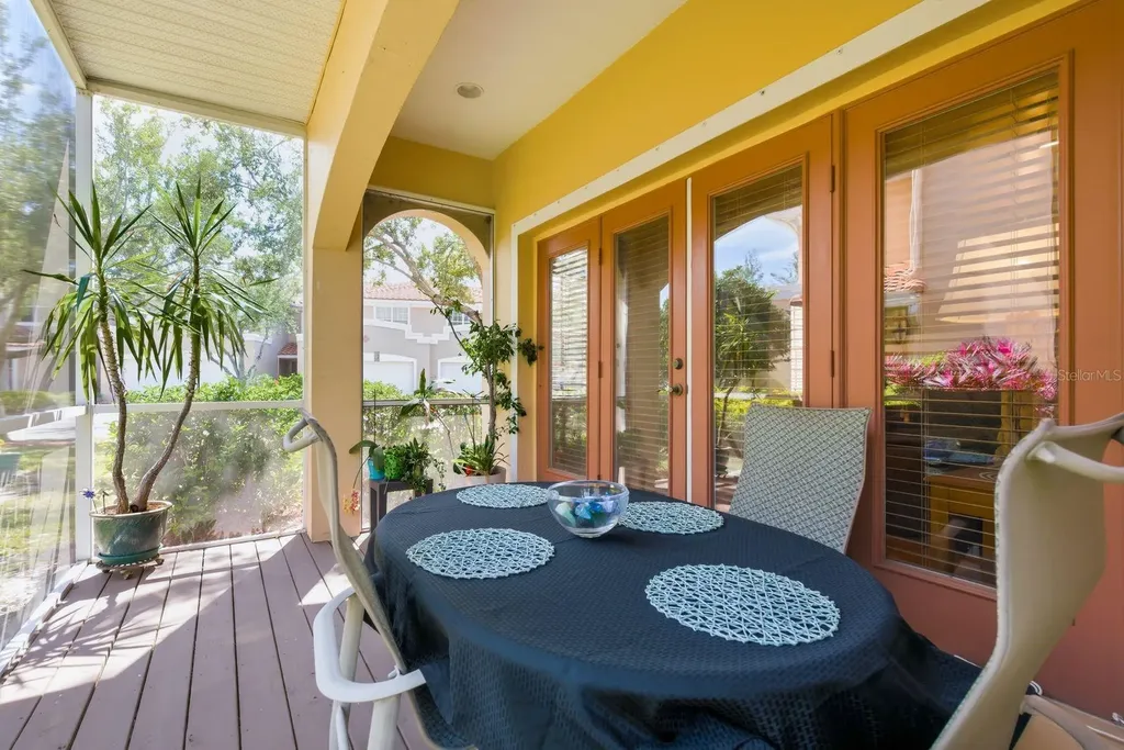 208 Valencia Circle St Petersburg FL 33716
