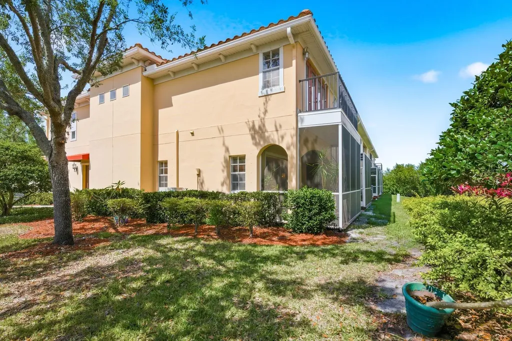 208 Valencia Circle St Petersburg FL 33716