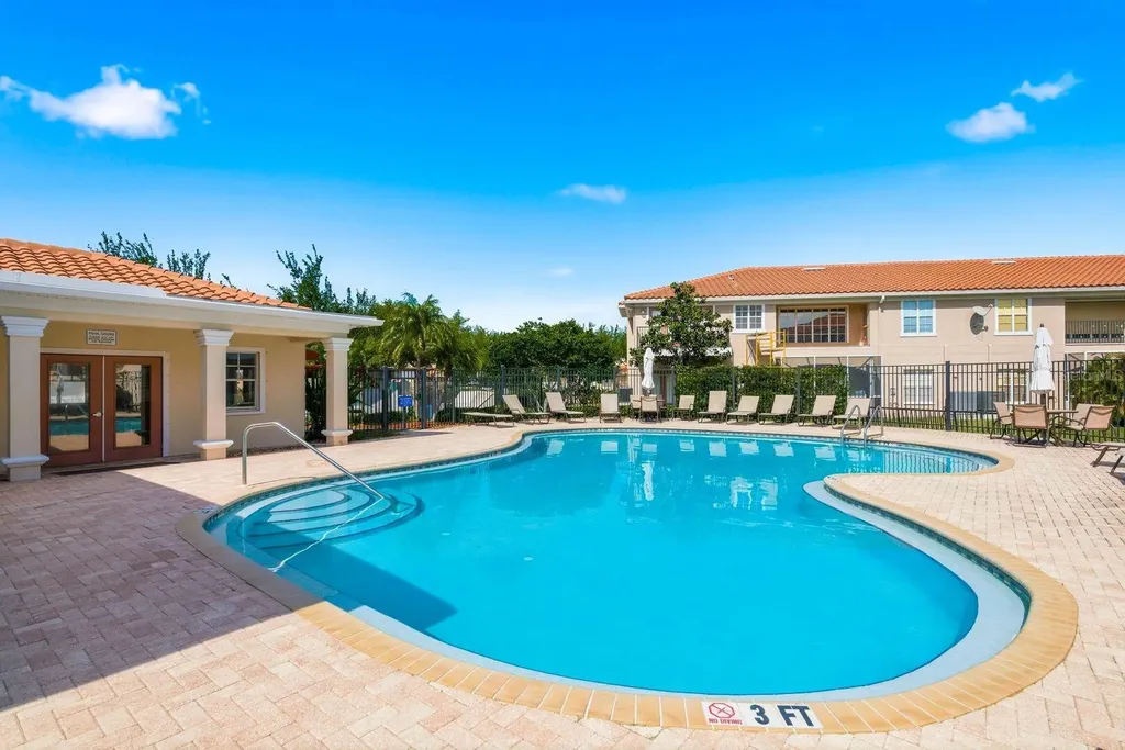 208 Valencia Circle St Petersburg FL 33716