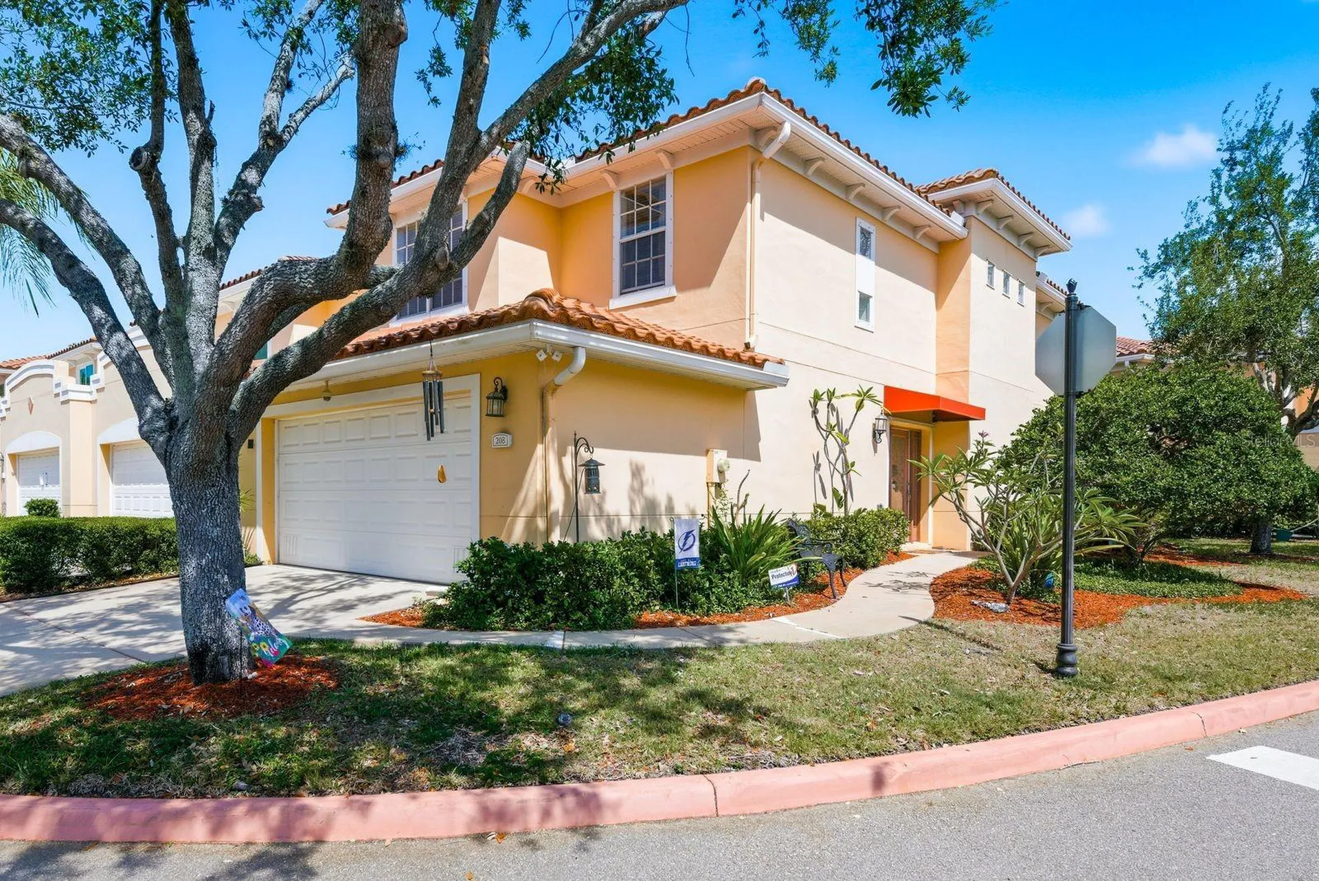 208 Valencia Circle St Petersburg FL 33716