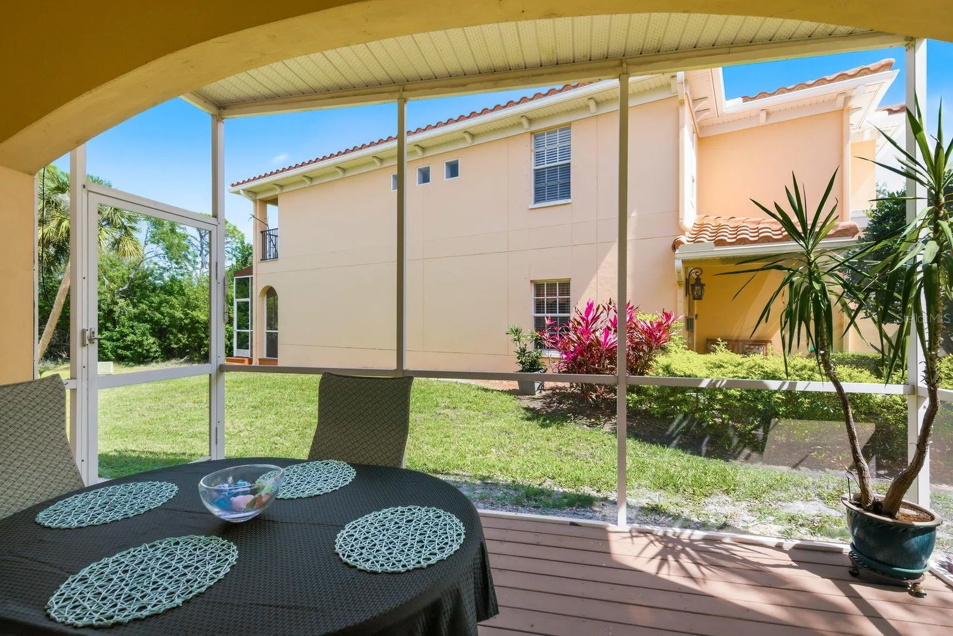 208 Valencia Circle St Petersburg FL 33716