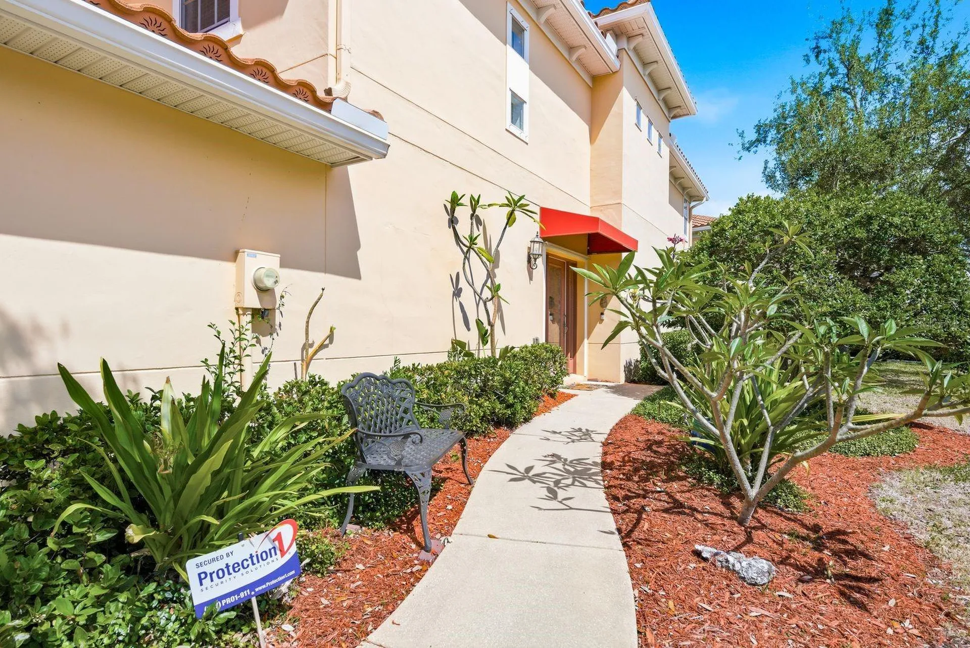 208 Valencia Circle St Petersburg FL 33716