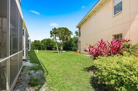 208 Valencia Circle St Petersburg FL 33716