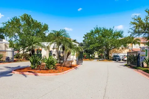 208 Valencia Circle St Petersburg FL 33716