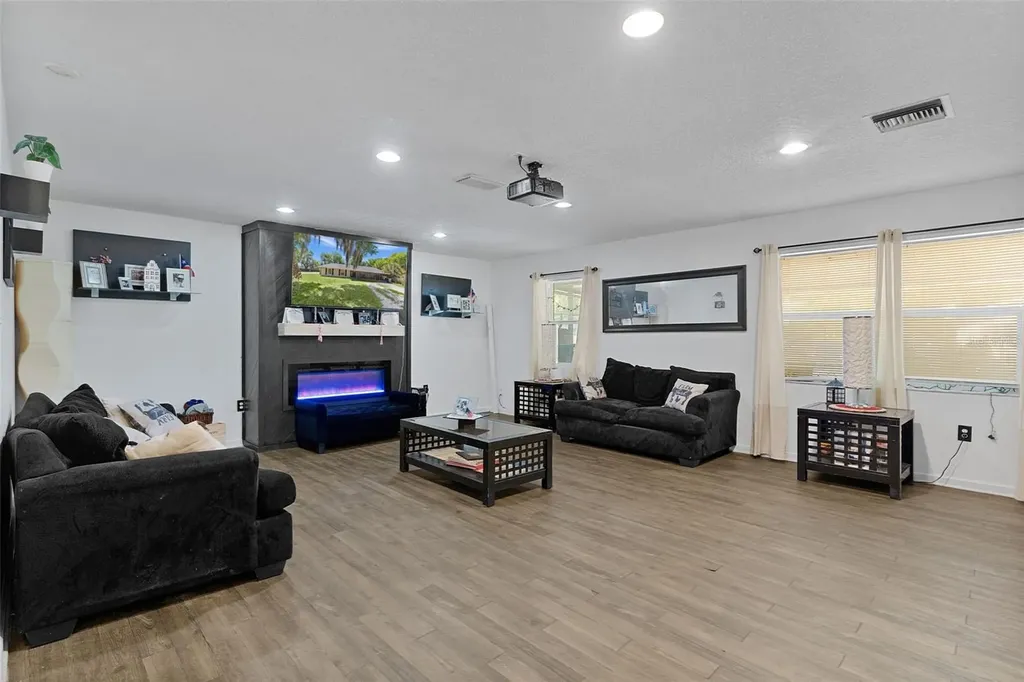 1124 E Grant Avenue Mount Dora FL 32757