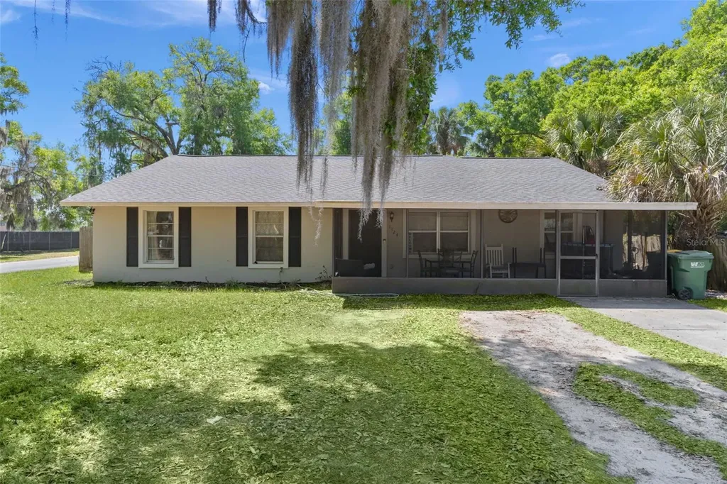1124 E Grant Avenue Mount Dora FL 32757