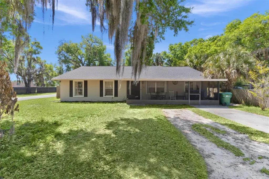 1124 E Grant Avenue Mount Dora FL 32757