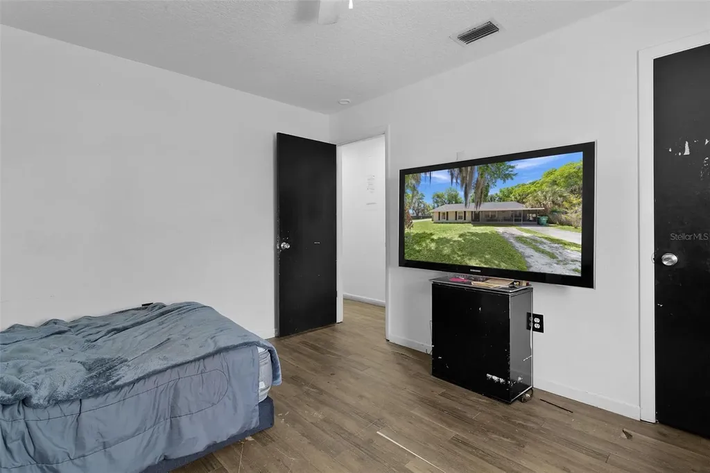 1124 E Grant Avenue Mount Dora FL 32757