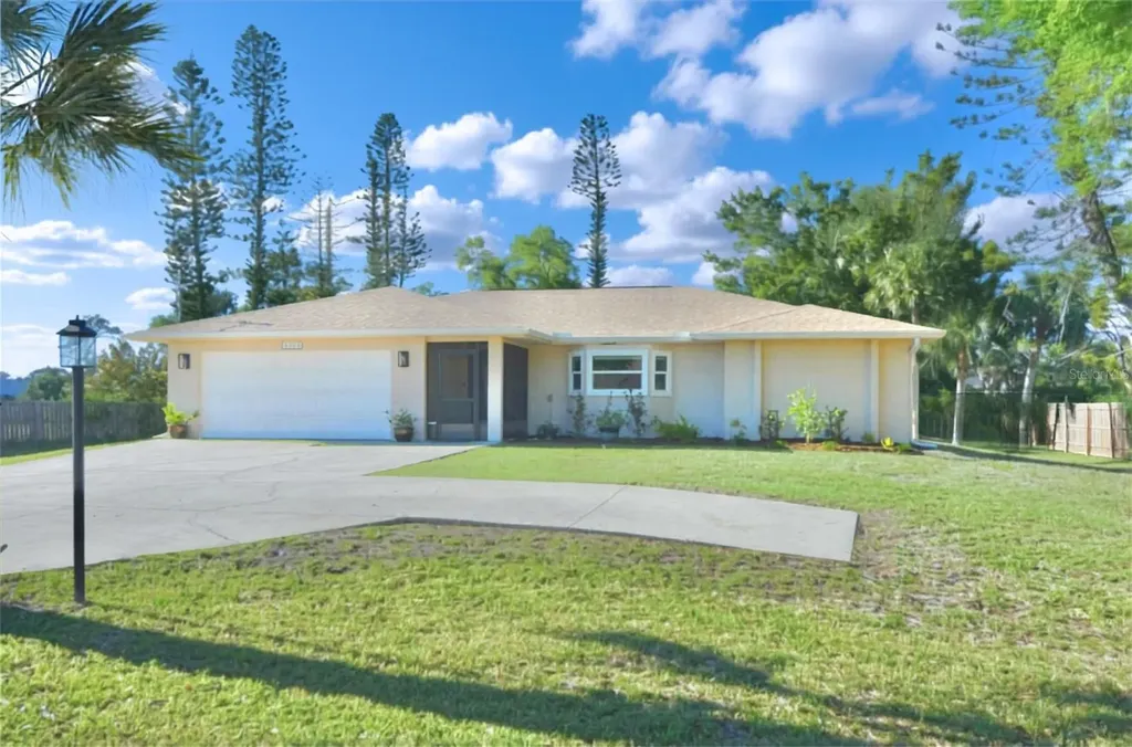 1733 Hudson Street Englewood FL 34223