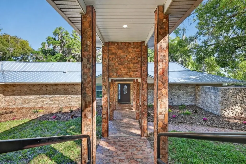 13033 SE 158th Lane Weirsdale FL 32195