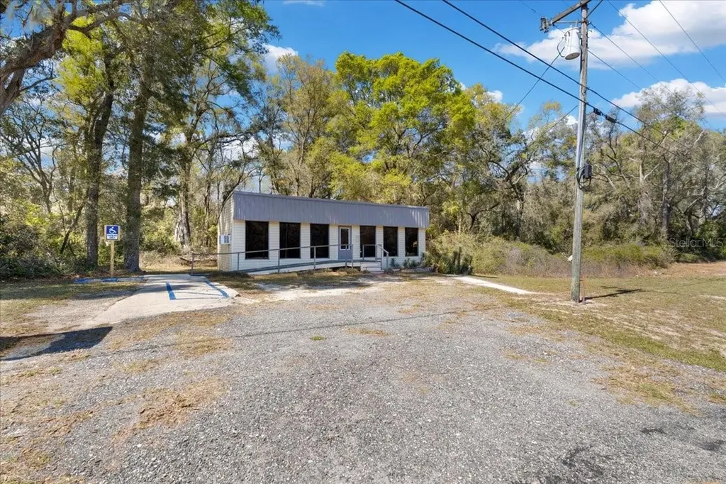 16648 NW Us Highway 19 Trenton FL 32693
