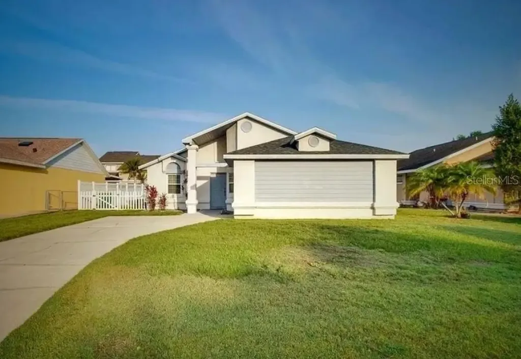 208 Applewood Court Kissimmee FL 34743