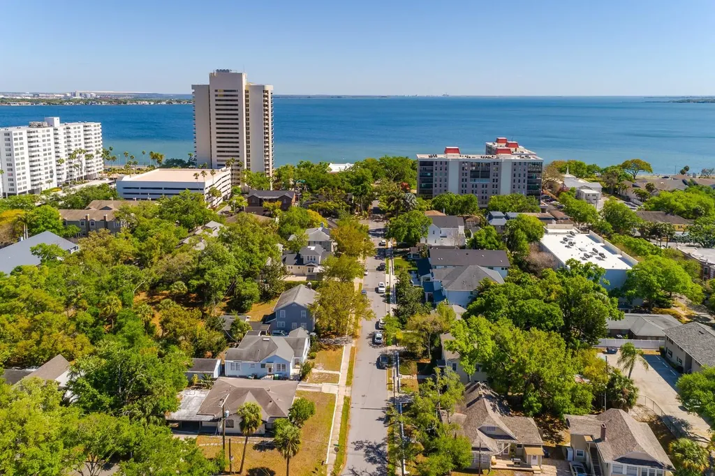 2303 S Ardson Place Tampa FL 33629