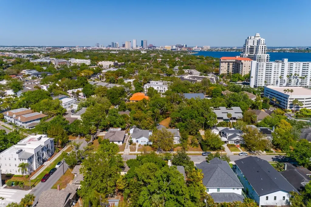 2303 S Ardson Place Tampa FL 33629