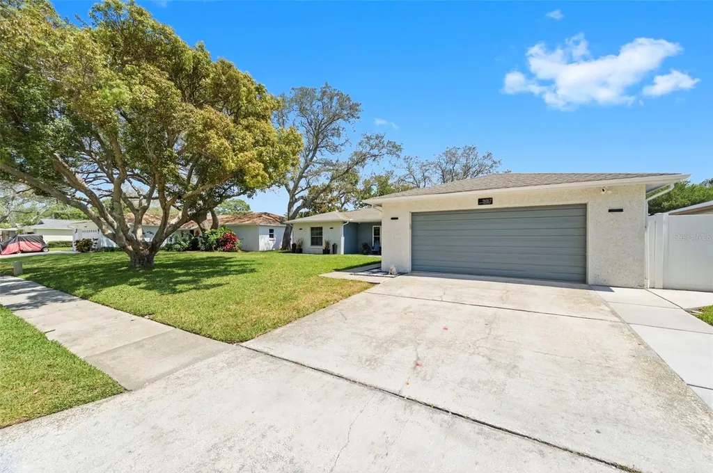 9667 123rd Way Seminole FL 33772