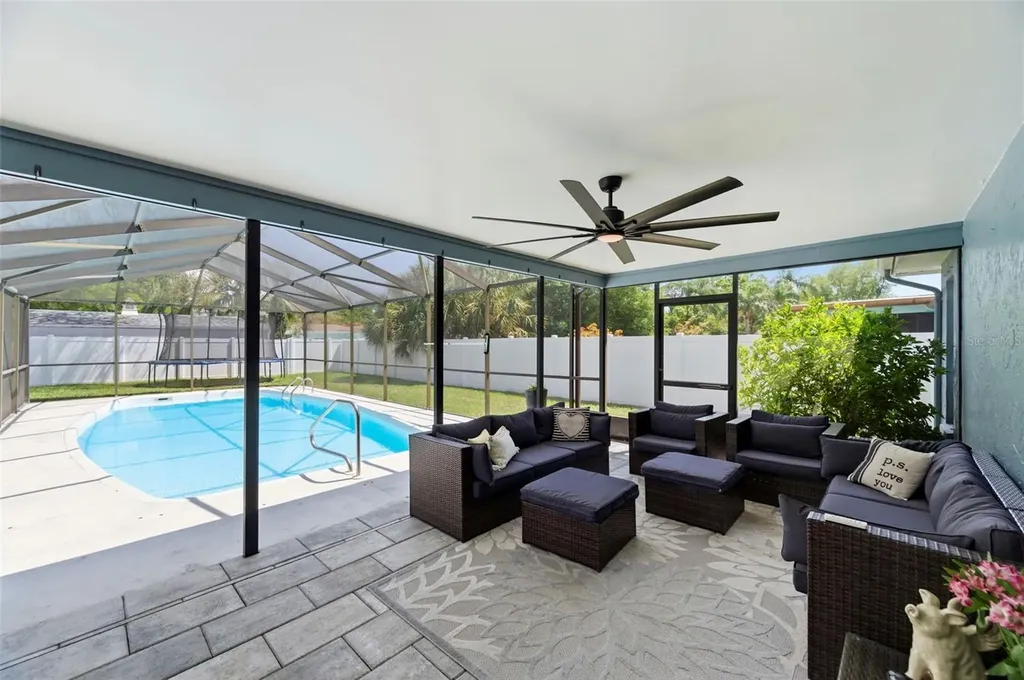 9667 123rd Way Seminole FL 33772