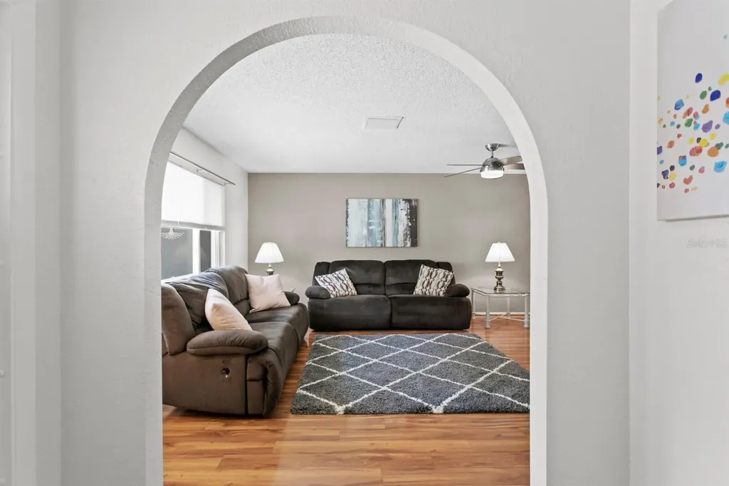 8645 Pinetree Drive W Seminole FL 33772