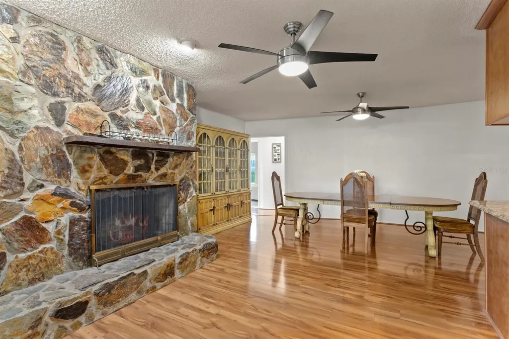 8645 Pinetree Drive W Seminole FL 33772