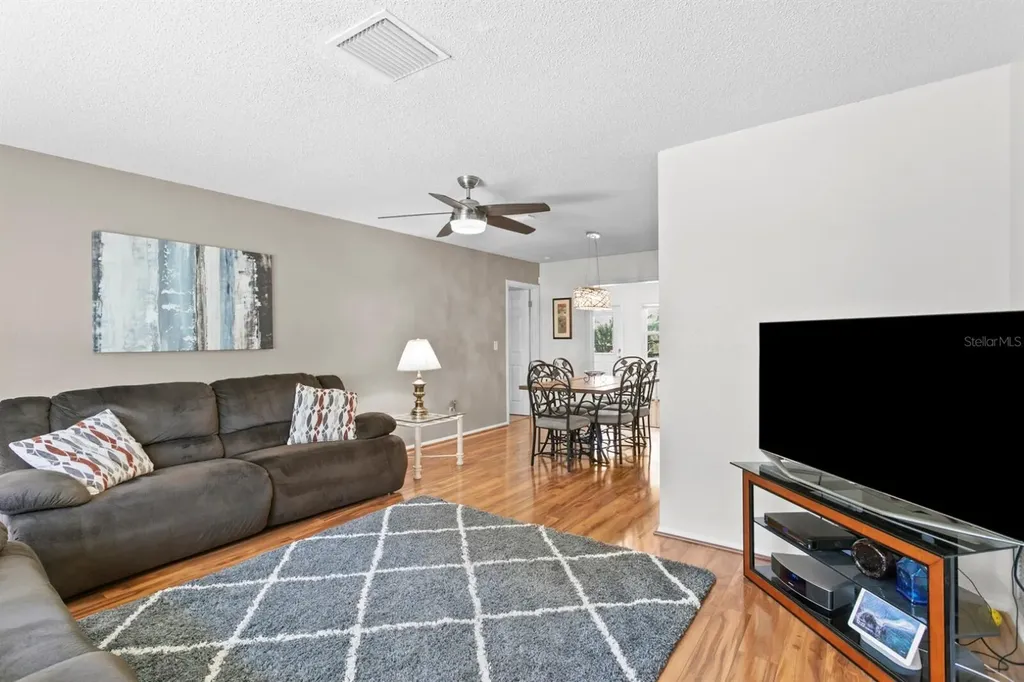 8645 Pinetree Drive W Seminole FL 33772