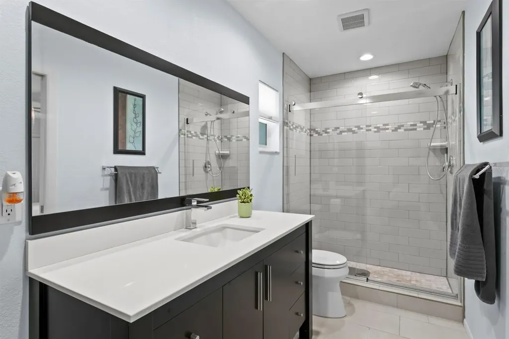 8645 Pinetree Drive W Seminole FL 33772