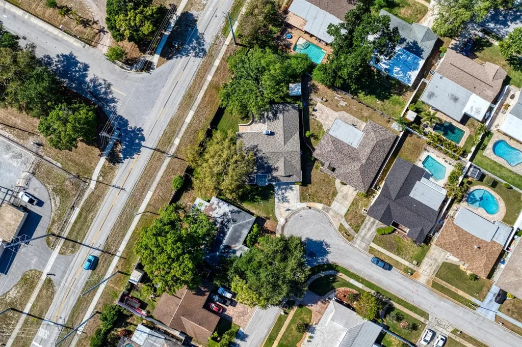 8645 Pinetree Drive W Seminole FL 33772