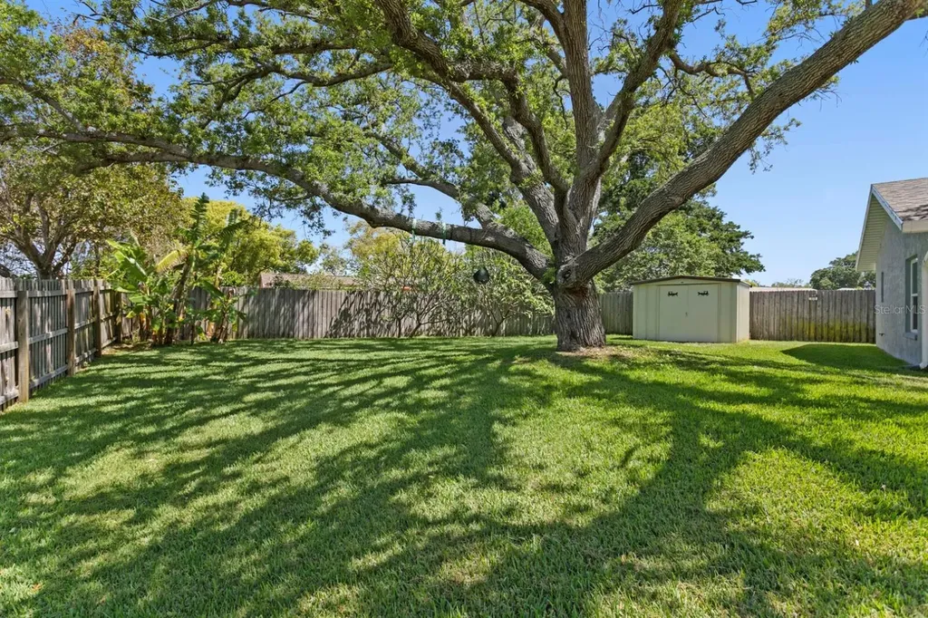 8645 Pinetree Drive W Seminole FL 33772