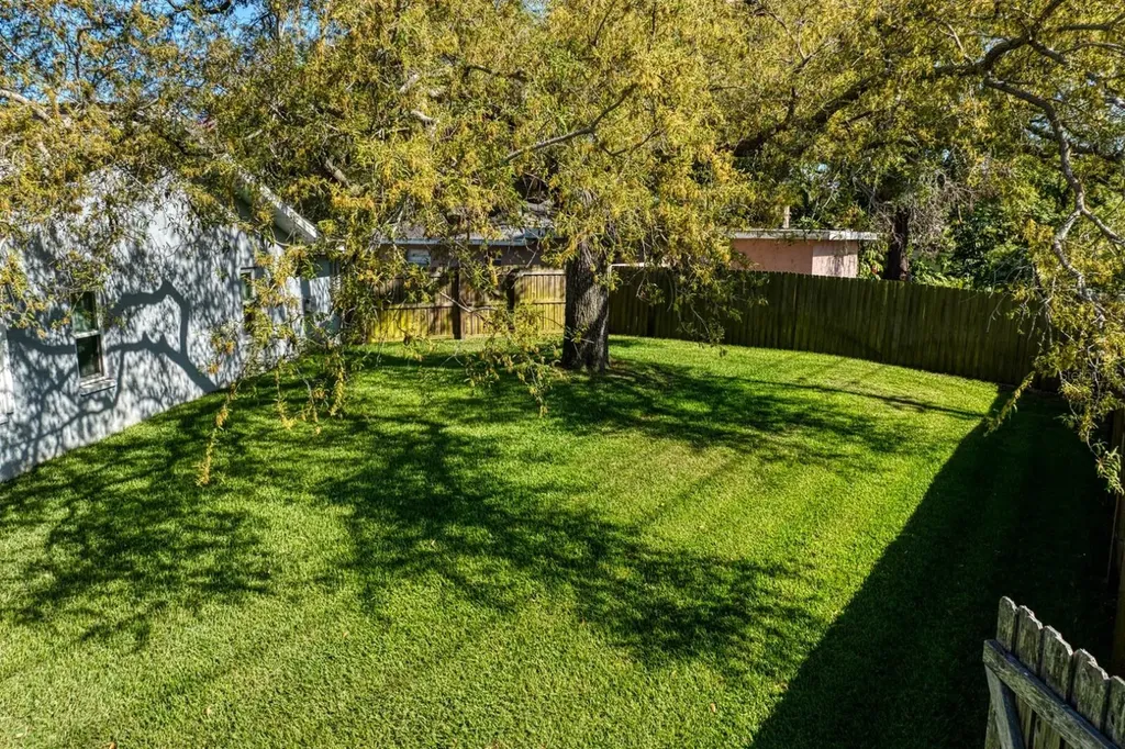 8645 Pinetree Drive W Seminole FL 33772