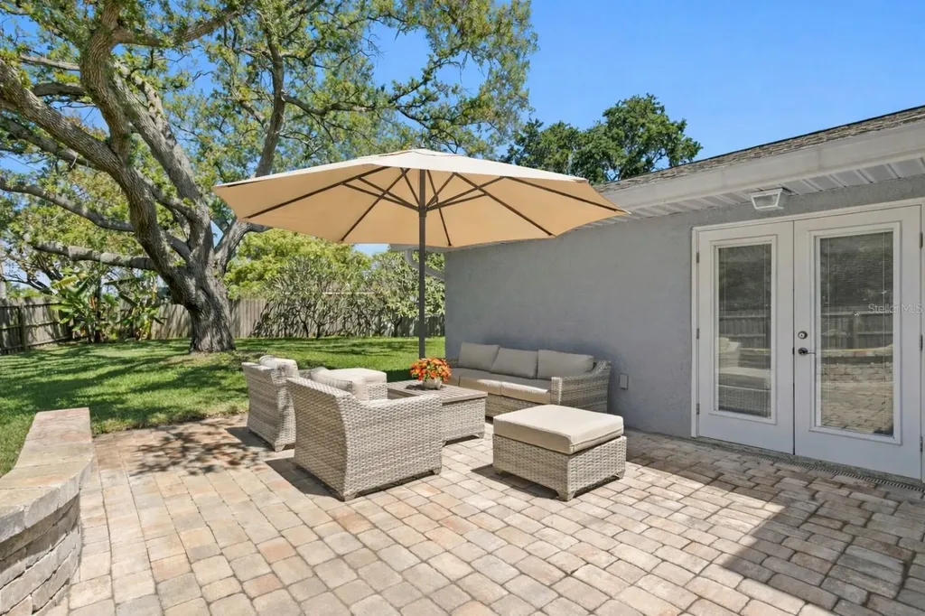 8645 Pinetree Drive W Seminole FL 33772