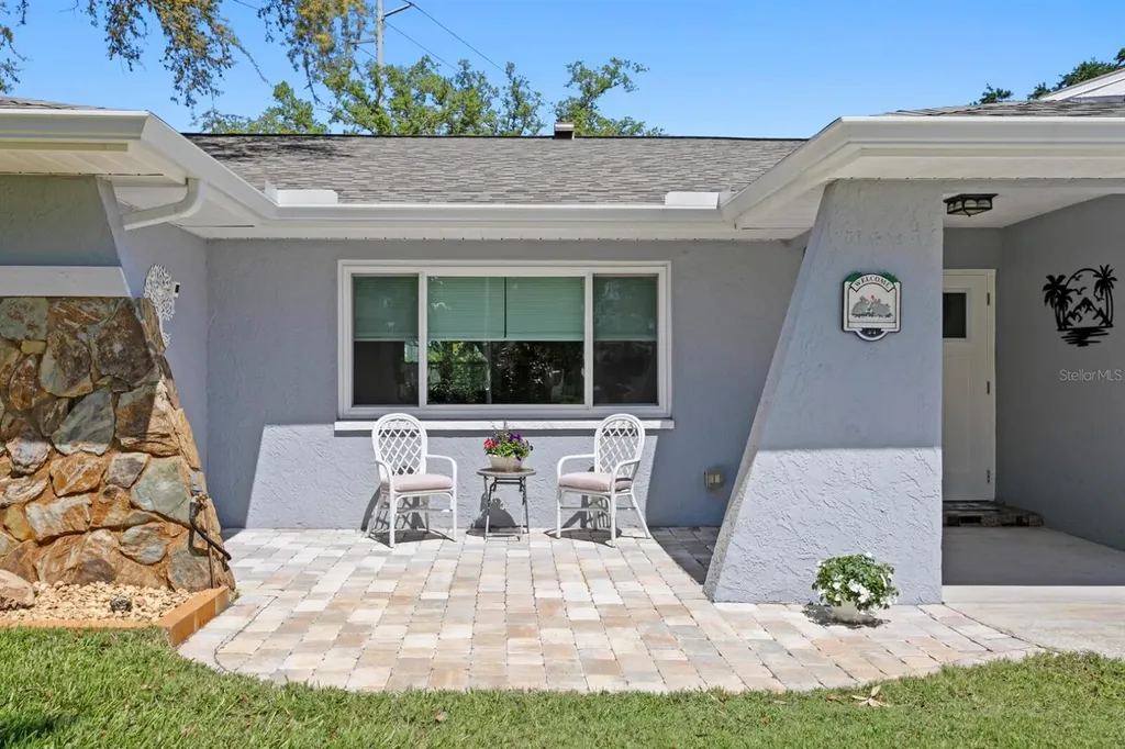 8645 Pinetree Drive W Seminole FL 33772
