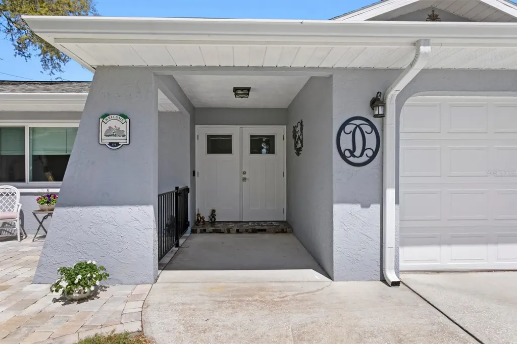 8645 Pinetree Drive W Seminole FL 33772