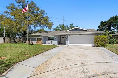 8645 Pinetree Drive W Seminole FL 33772