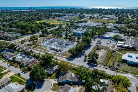 8645 Pinetree Drive W Seminole FL 33772