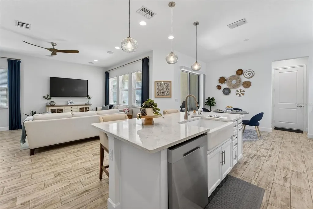813 Winterside Drive Apollo Beach FL 33572