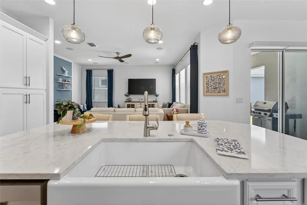 813 Winterside Drive Apollo Beach FL 33572